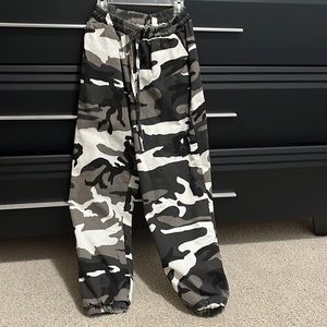 camo pants, size S/M